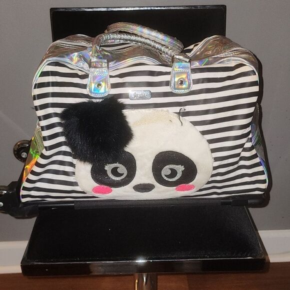 Justice Weekender - Picture 1 of 4